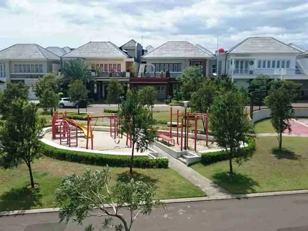 DIJUAL RUMAH MEWAH 2 LANTAI DEPAN TAMAN DI CLUSTER EKSKLUSIF KOTA WISATA!