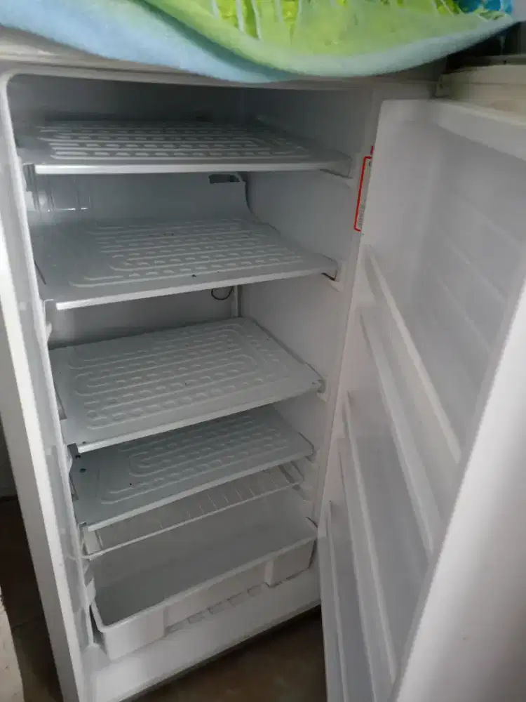 Lepas Freezer  AQF-S4