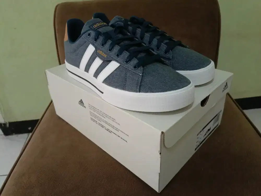Sepatu Adidas size 43 original 100% asli