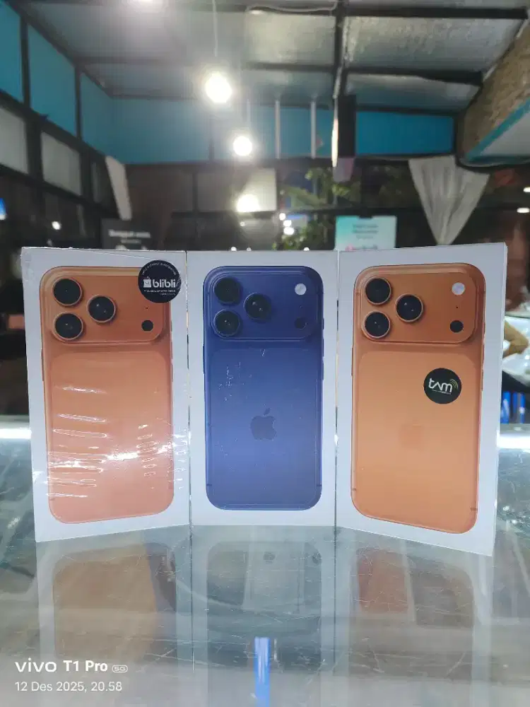 iPhone 17 Pro 256GB (Blue & Orange)
