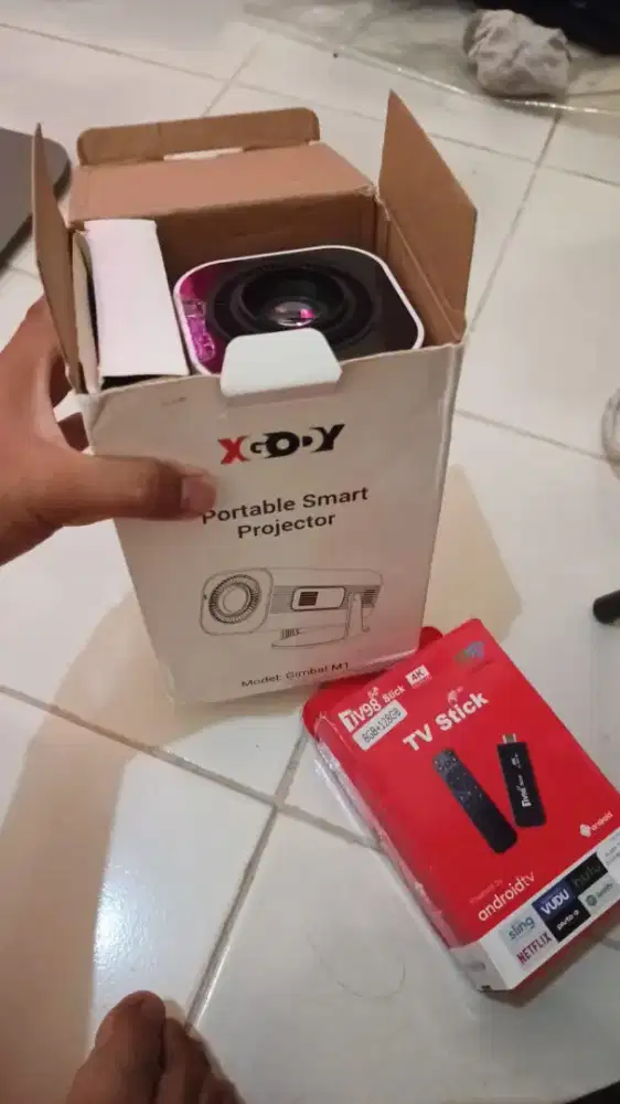 Proyektor dan stik android