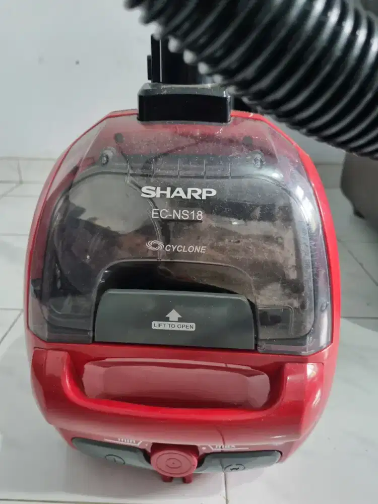 Sharp Ec-NS18 Bagless Vacuum Cleaner 1.5 Liter