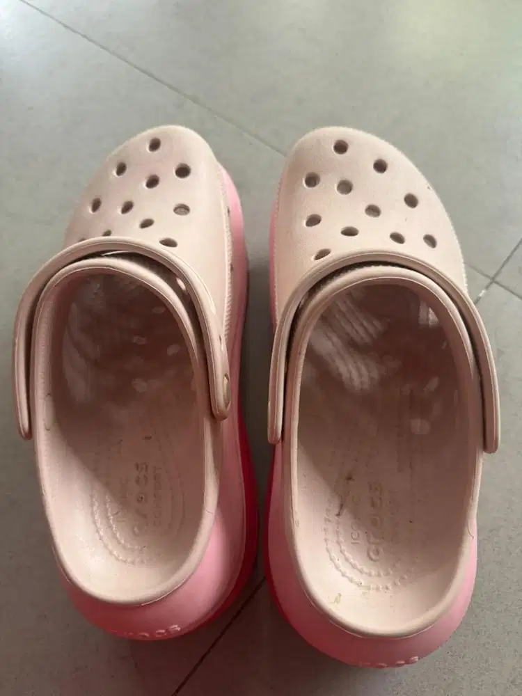 Sepatu crocs dijual cepat