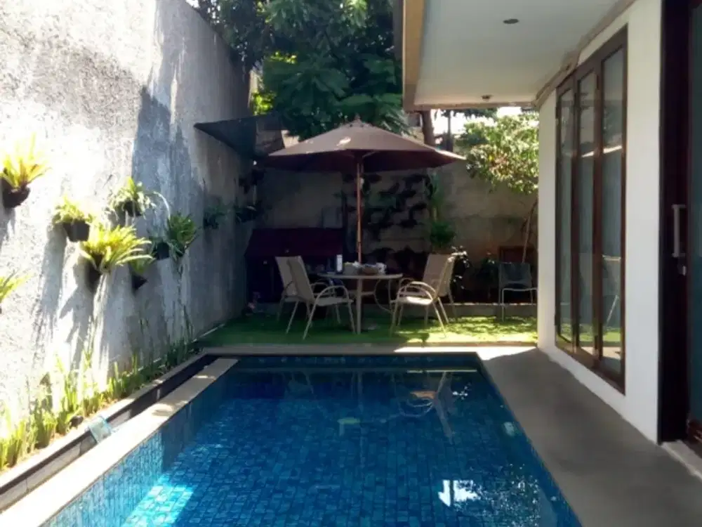 RUMAH + KOLAM RENANG PRIBADI JUAL CEPAT.   Kemang utara JAKSEL