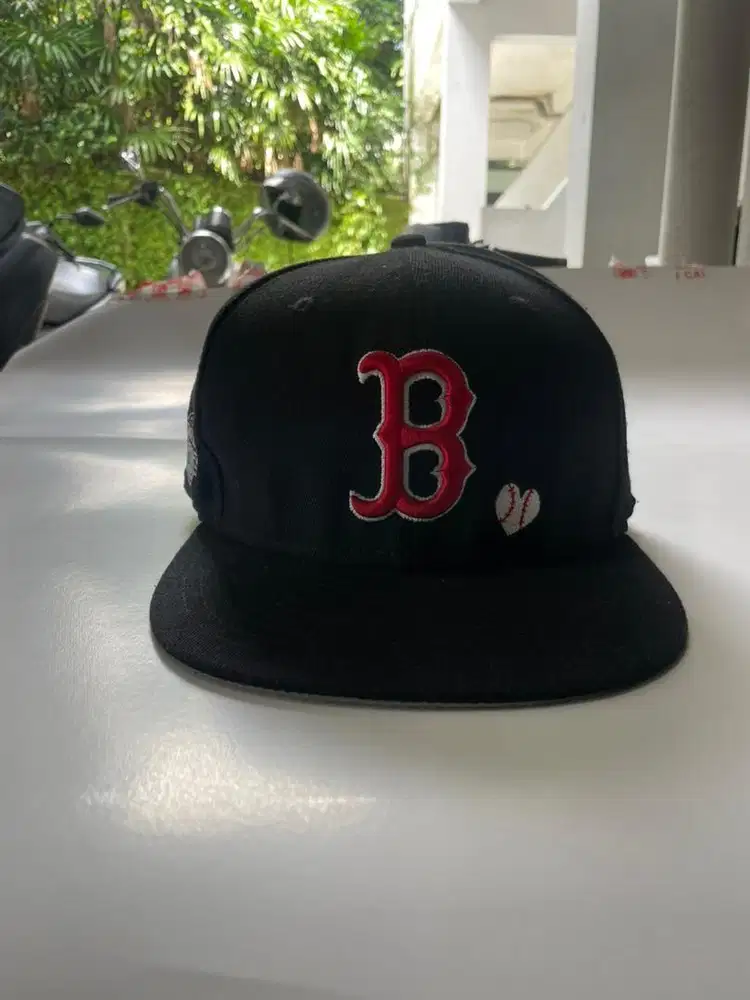 Topi New Era B Word Series