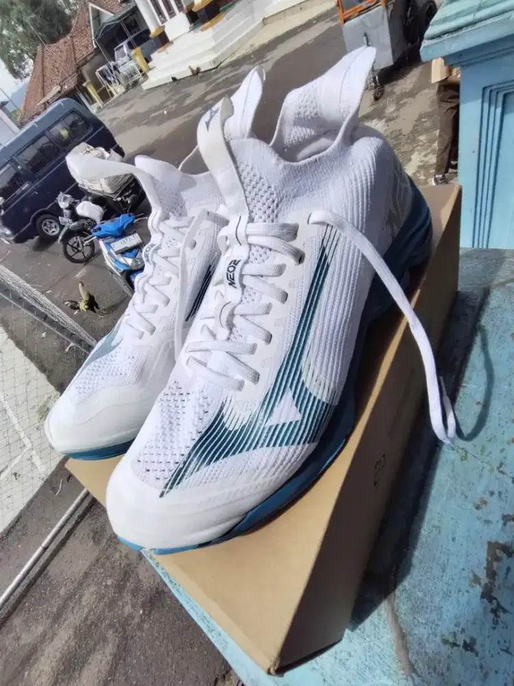 Sepatu Mizuno Wave Lightning Neo 2 Premium