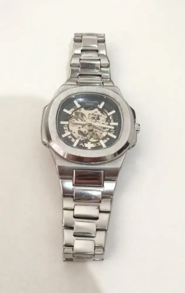 Jam tangan pria otomatis tanpa baterai