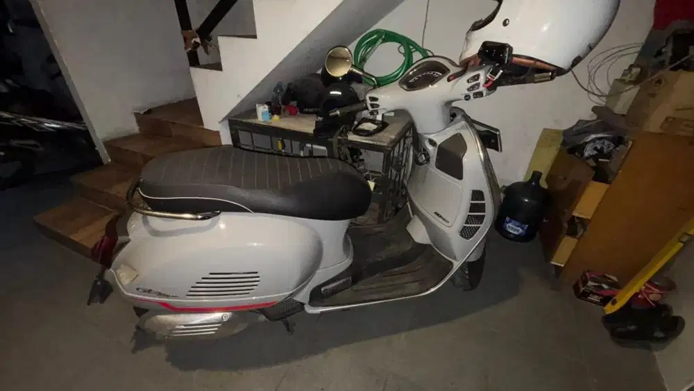 VESPA GTS SUPER SPORT iGET 150 ABS GREY TAHUN 2022