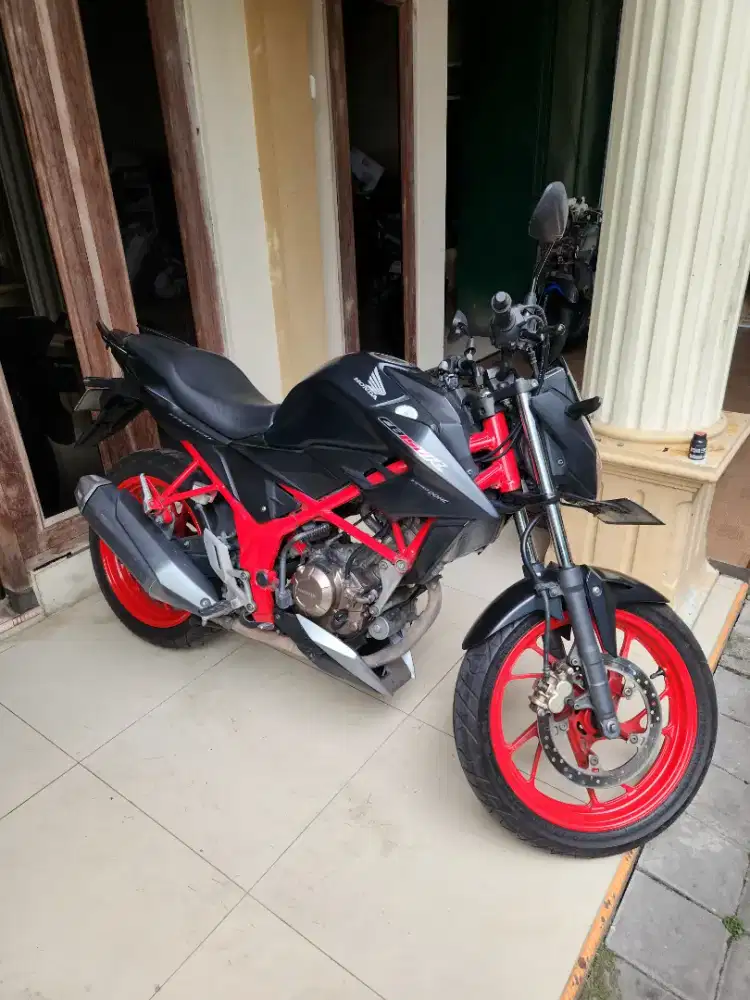 Cb150r faceclif hitam se 2017 gbm bisa tunai atau kredit