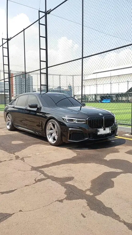 BMW 730Li M Sport 2022 – BLACK ON TAN