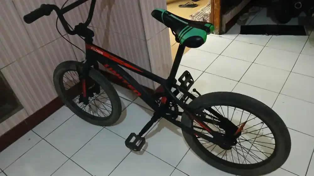 Sepeda bmx United 20