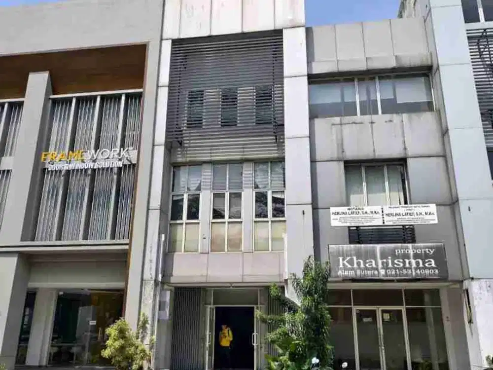 Ruko Alam Sutera di jalan besar Jalur Sutera 3,5 lantai