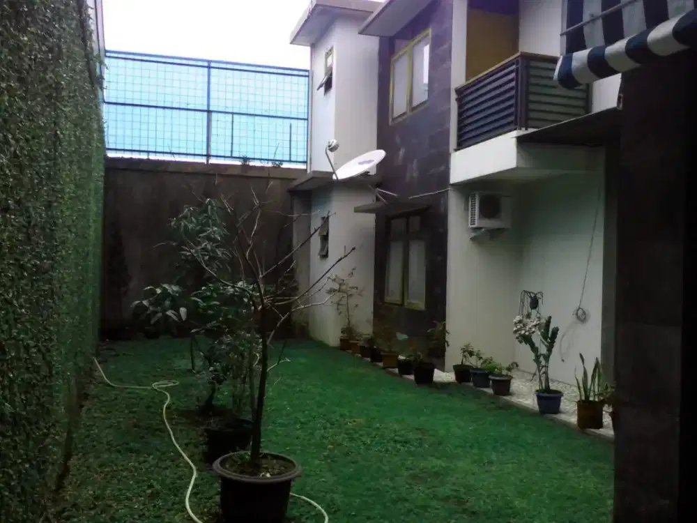 Murah! Rumah 2 Lantai di komplek unpad 2 cigadung Bandung semi furnish