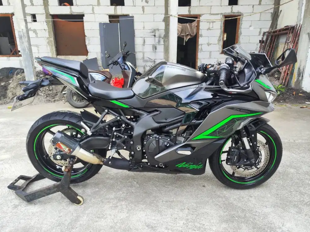Kawasaki Ninja ZX-25R ZX25R ABS SE Gray 2023 ISTIMEWA