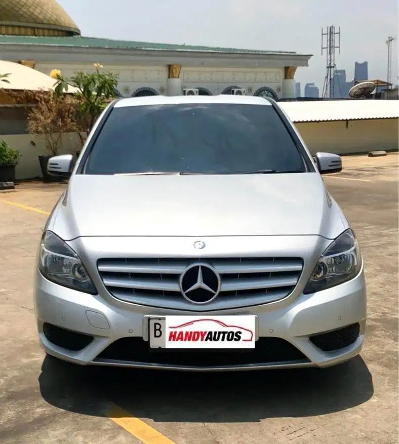 Mercedes Benz B200 Tahun 2013 Automatic Abu abu Metalik
