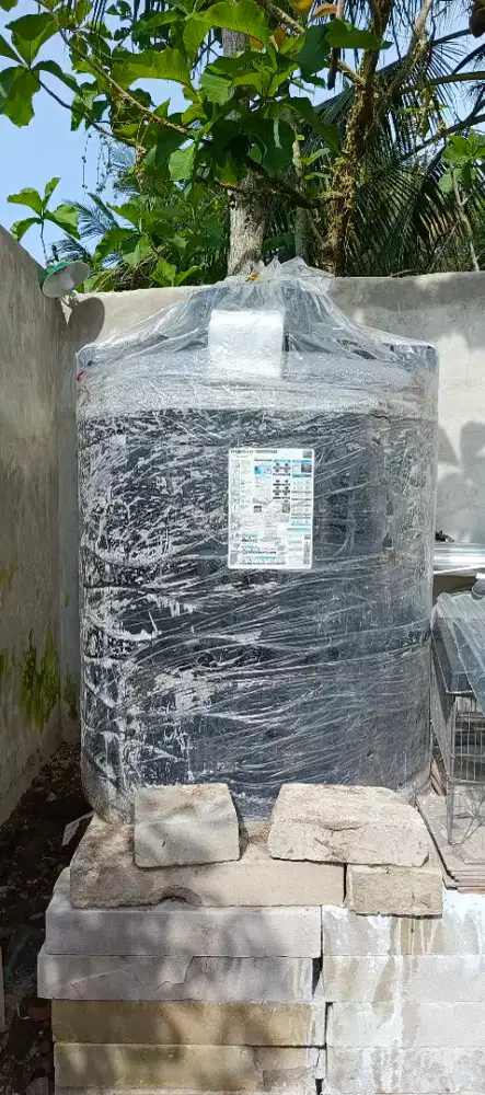Water torn merk Mpoin 1200 liter masih seperti baru