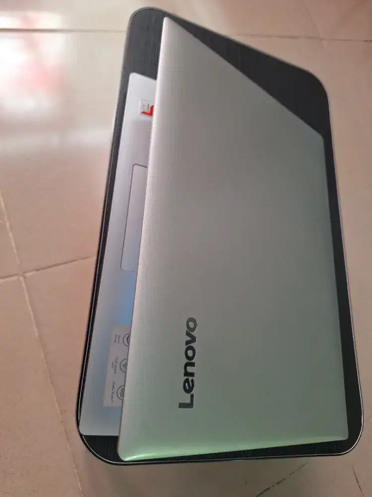 Bismillah dijual laptop lenovo slim a9 ram 8gb siap pakai baterai ok