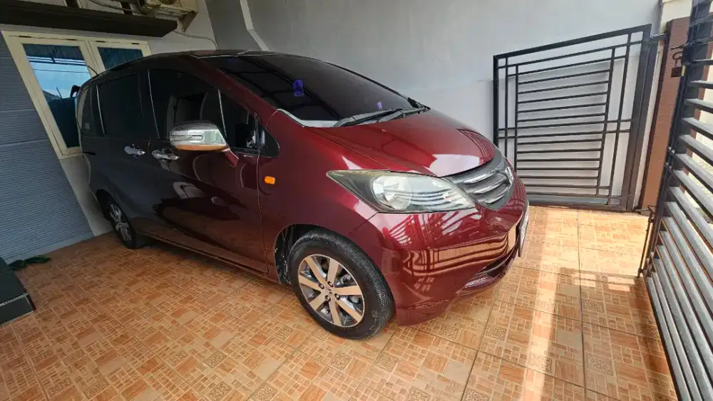 Honda Freed 2010 AT merah mutiara mulusss