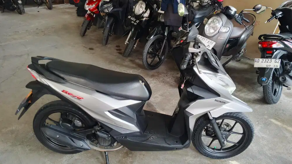 Beat deluxe silver 2022 murah