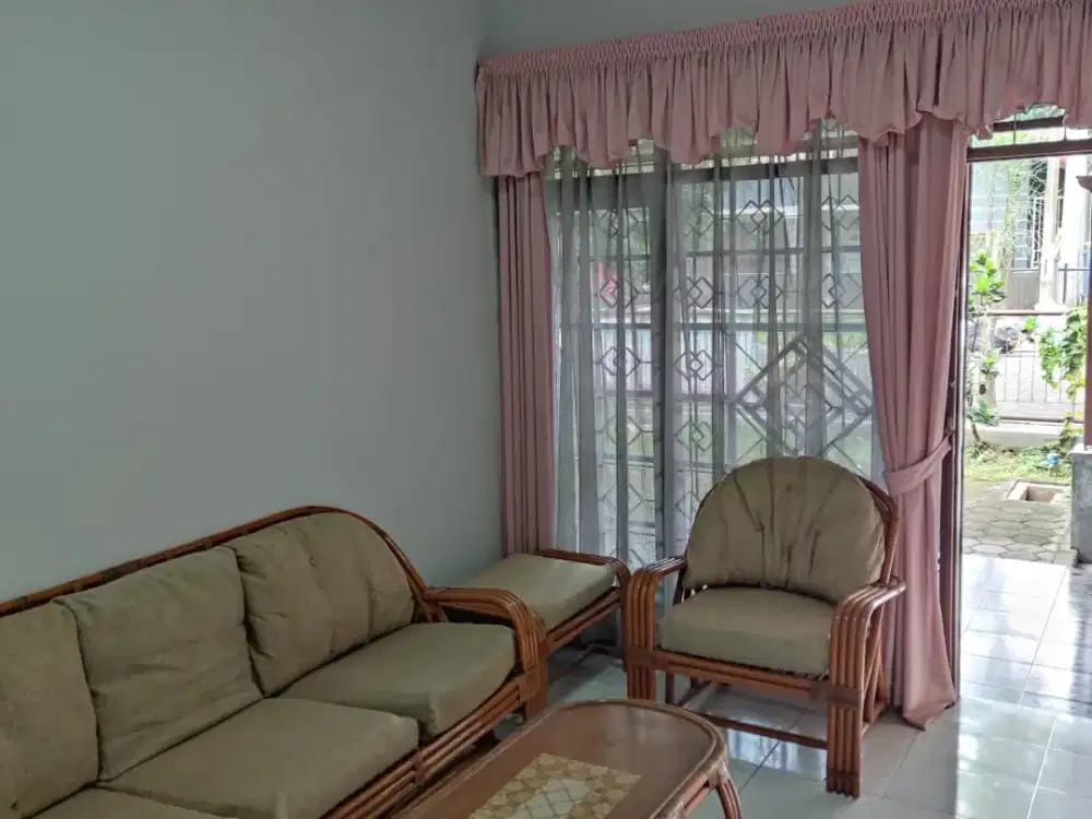 Disewa Rumah Nyaman Siap Huni Terawat Lokasi Strategis di Batununggal Bandung