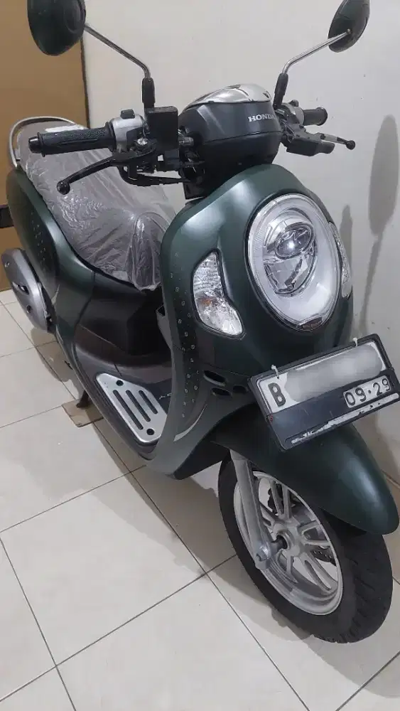 SCOOPY STYLISH 2024 GRESS LIKE NEW