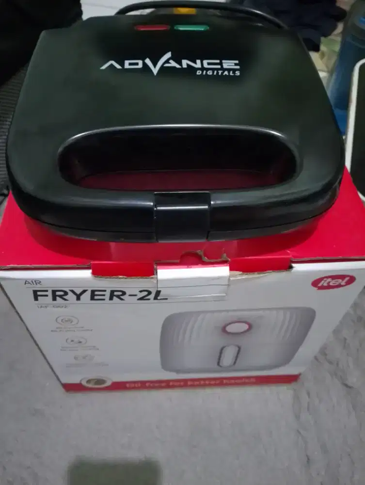 AIR FRYER DAN TOASTER ROTI BAKAR DIJUAL SEPAKET KONDISI NORMAL