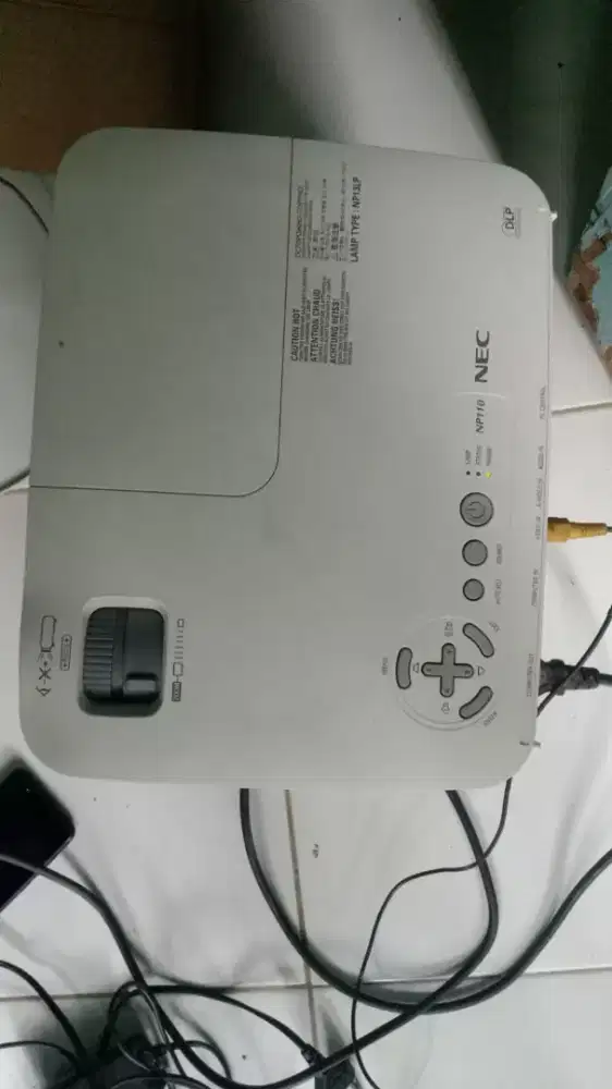 Proyektor nec np110