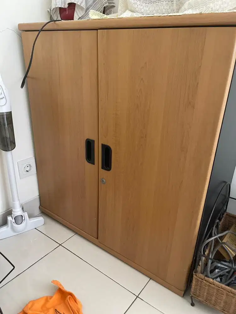 Lemari Dua pintu