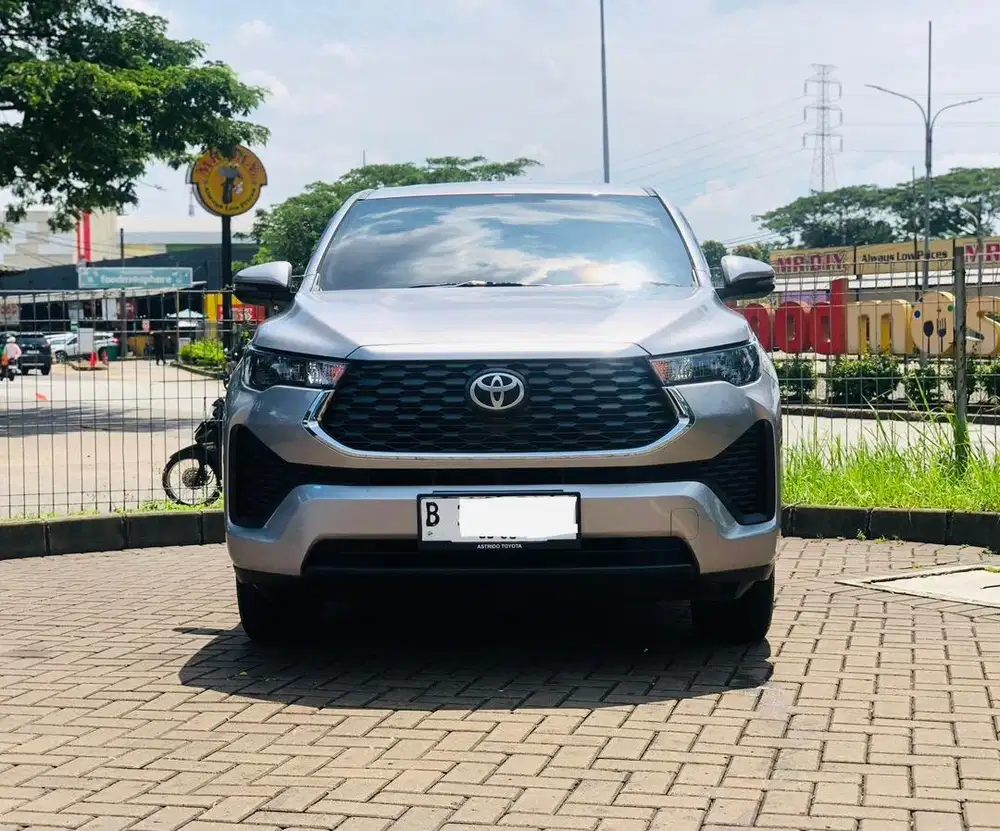 Low Km Toyota Zenix G Hybrid