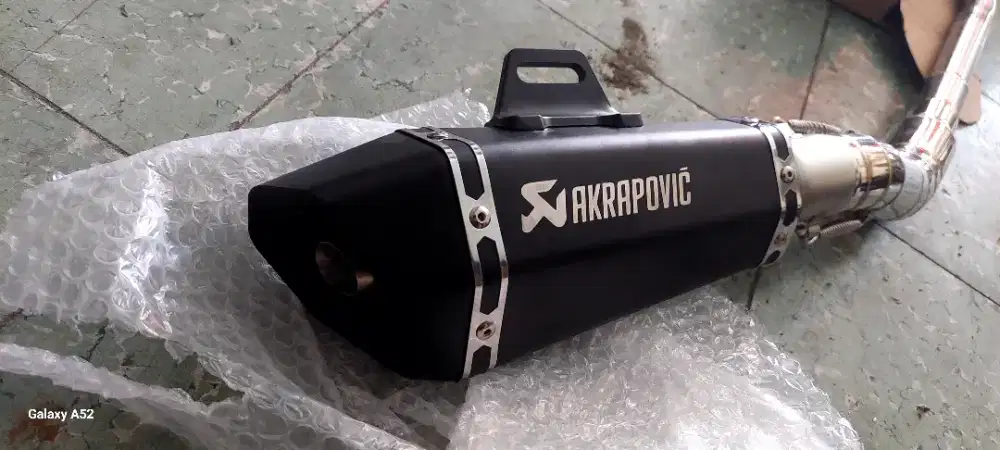 Knalpot Akrapovic Yamaha XSR 155