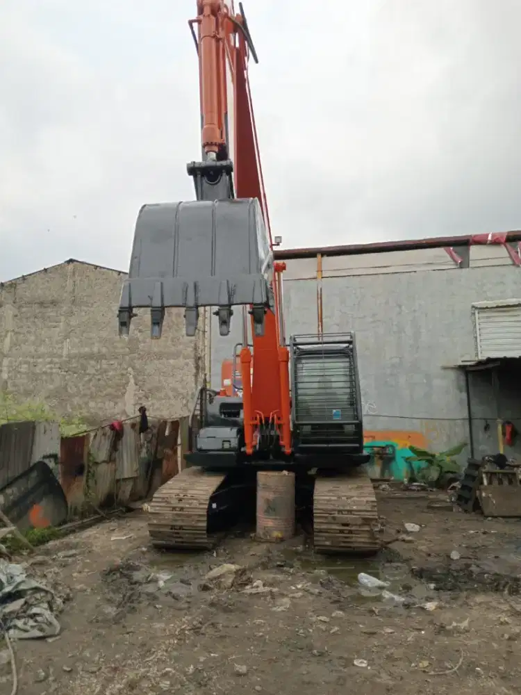 Excavator Hitachi ZX210F-5G th 2018 harga 700jt NEGO