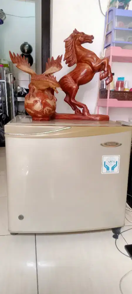 Kulkas Mini Thosiba Dingin Beku Normal