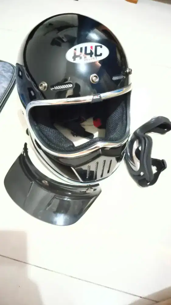 helm cakil khc hitam glosy list chrome