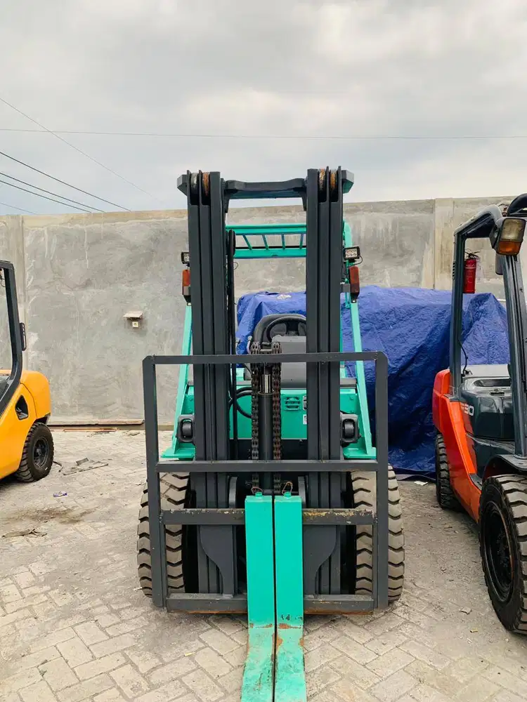 MITSUBISHI GRENDIA 3 TON MAST TRILIFT SIAP KERJA BERGARANSI MESIN