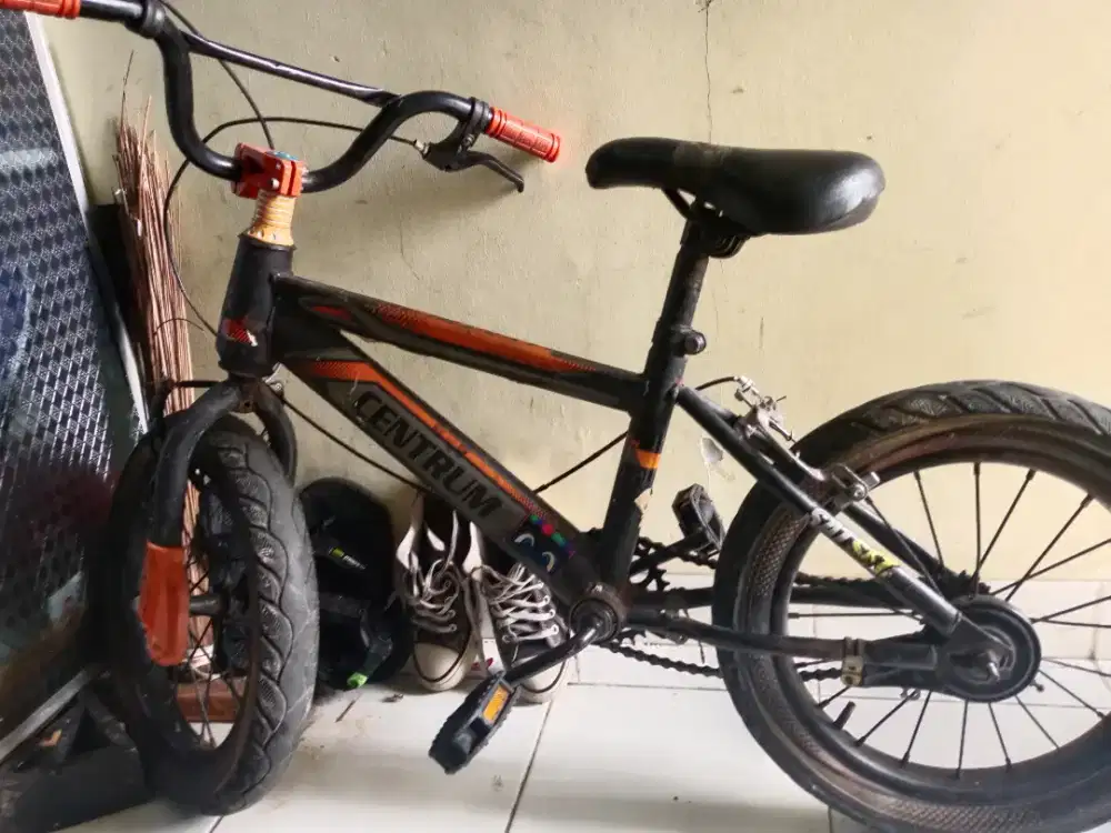 Jual apa adanya .dari pada gk kepake. Sepeda anak ukuran 16 inch