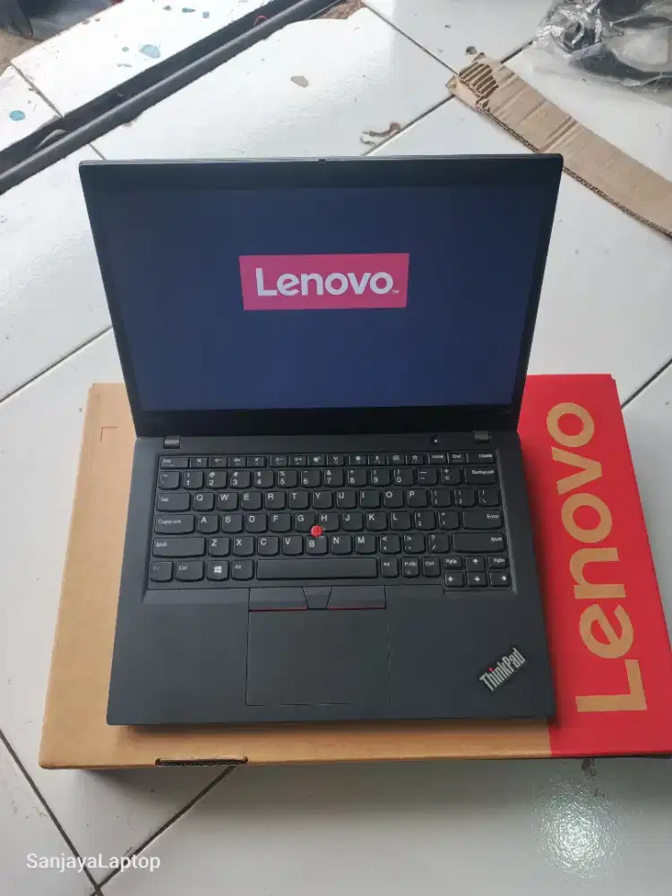 Lenovo Thinkpad X390 slim ringan tentunya nyaman buat di bawa kemana