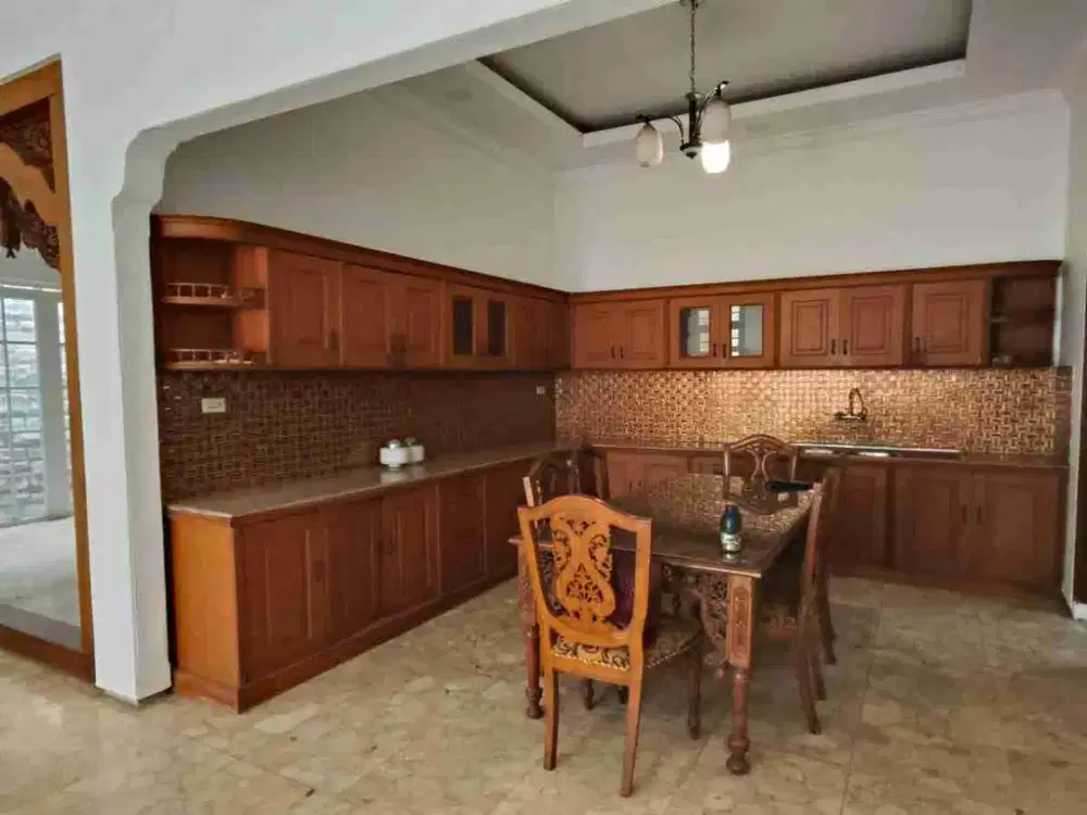 DISEWAKAN RUMAH MEWAH DI KOMPLEK ABADI DUREN SAWIT JAKARTA TIMUR