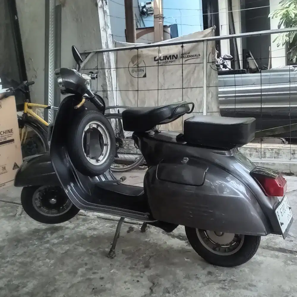 Dijual; Vespa sprint bagol antik th 1976