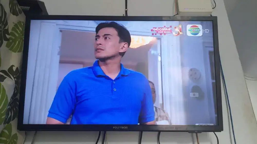 Jual butuh tv Polytron 32 inch belum smart