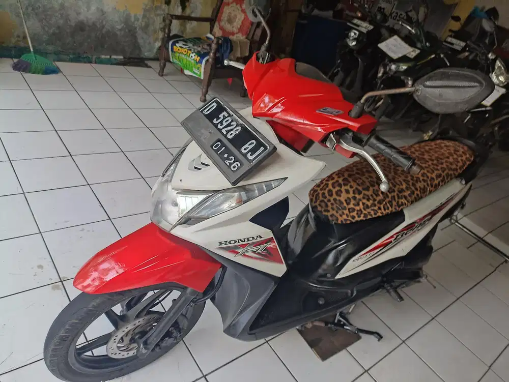 Honda Beat FI 2016 ( Mulus, Pajak Isi )