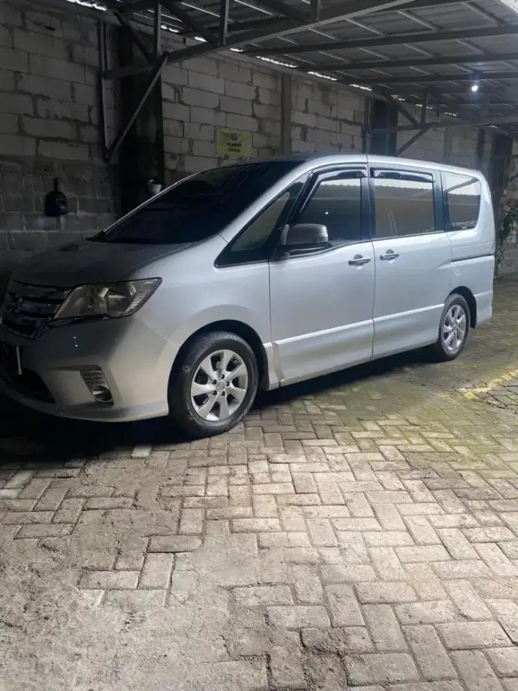 Nissan serena c.26 highway star panoramic th.2013 type tertinggi
