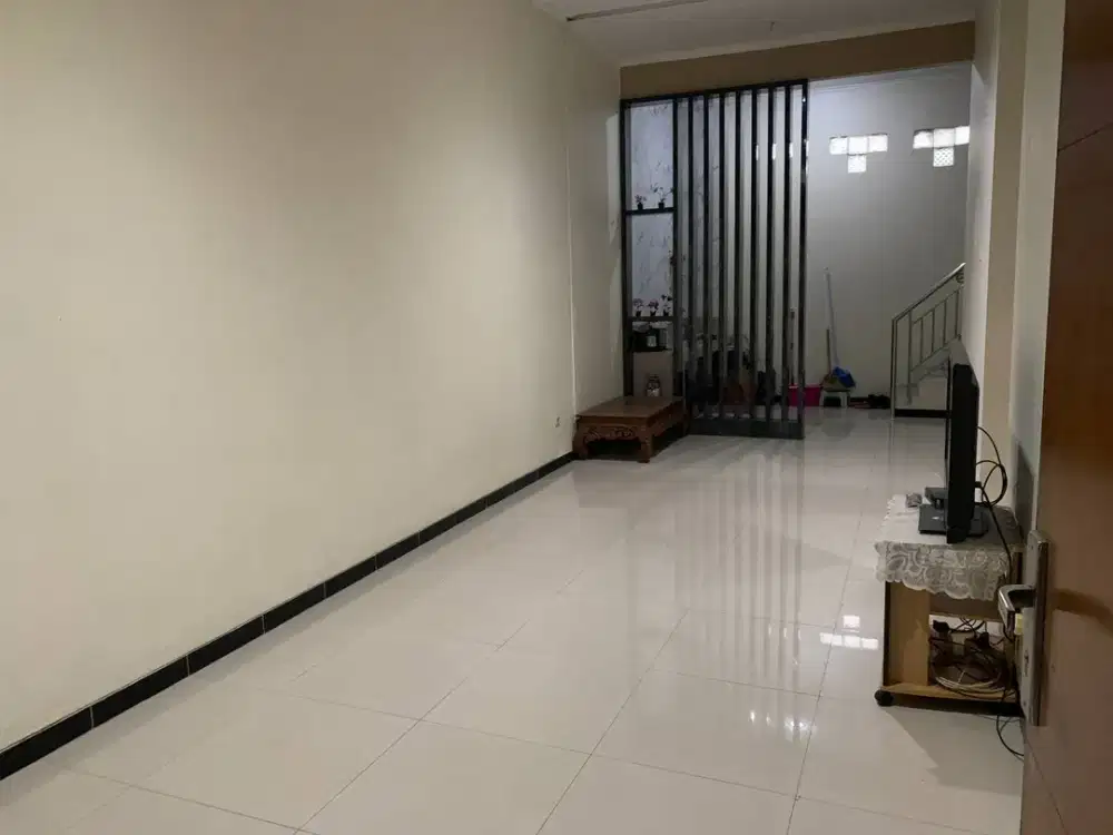 Rumah Disewakan di Bojongsoang Bandung | 3 Kamar Tidur | Renovasi Baru | Pinggir Jalan Raya | Dekat Telkom University & Tol Buah Batu