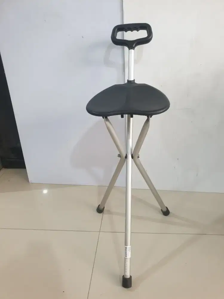 Tongkat/kursi lipat brand ACE HARDWARE/galena  second