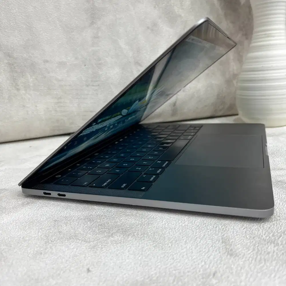 MacBook Pro 13 inch Touchbar 2018 i7 CTO RAM 16GB SSD 256GB