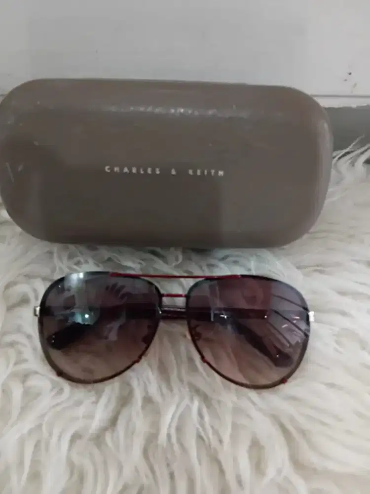 Preloved Kacamata Charles & Keith original