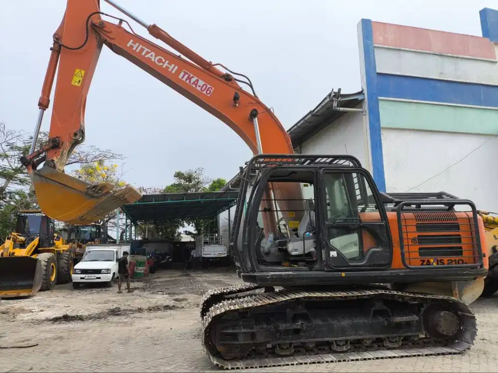 HITACHI ZX210F-5G – HYDRAULIC EXCAVATOR