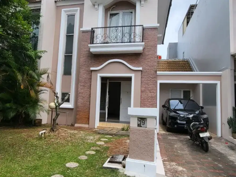 DISEWAKAN RUMAH 2 LANTAI CLUSTER CRYSTAL