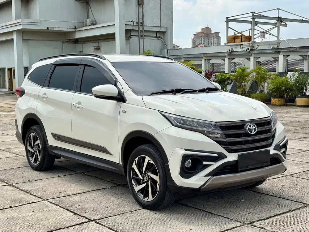 [DP 25JT] TOYOTA RUSH GR AT 2023 PUTIH ISTIMEWA TT 2022 MATIC