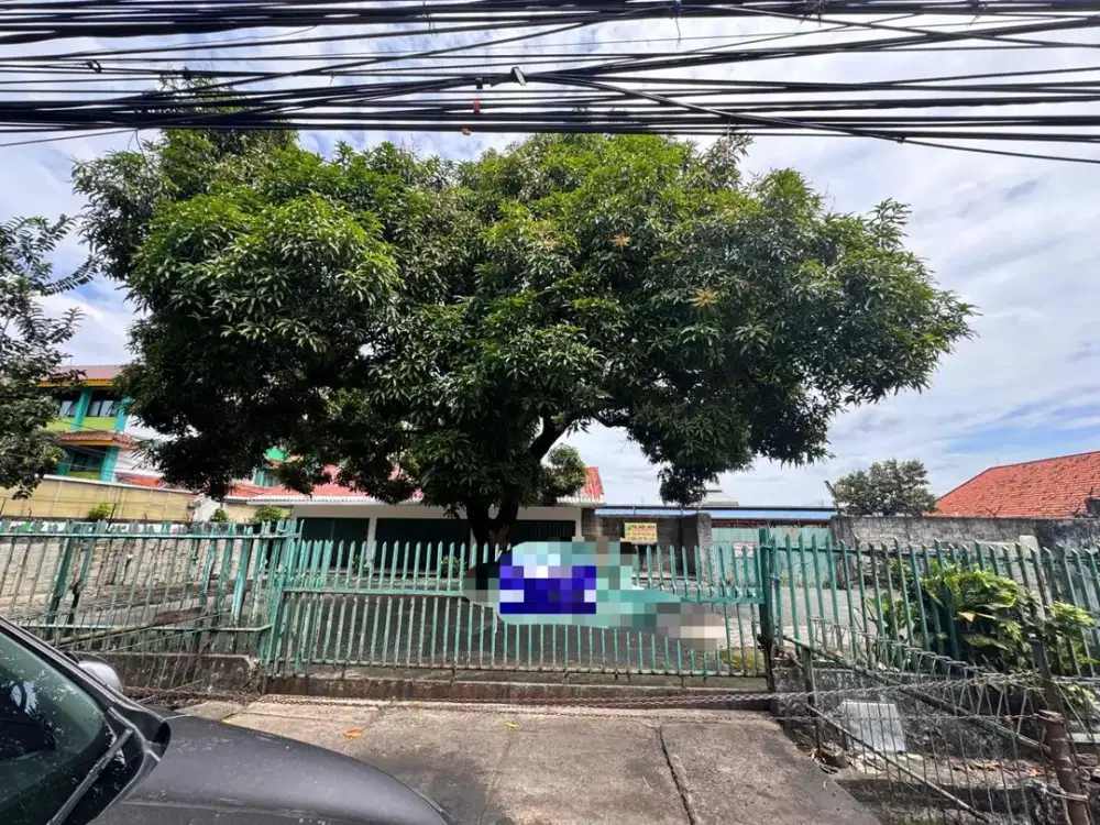 Tanah & Bangunan 4.690 m² di Kebayoran Lama — Muka Jalan Raya, Harga 25 Jt/m²