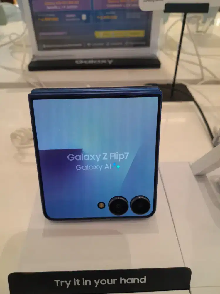 SAMSUNG GALAXY Z FLIP7